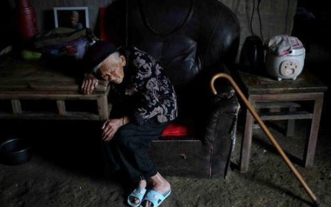 三十二主人公离世_三十二日主要讲什么